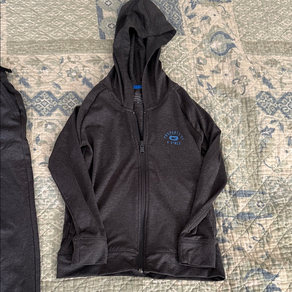 Vineyard Vines Charcoal Jogger Matching Zip up Hoodie and Pants.